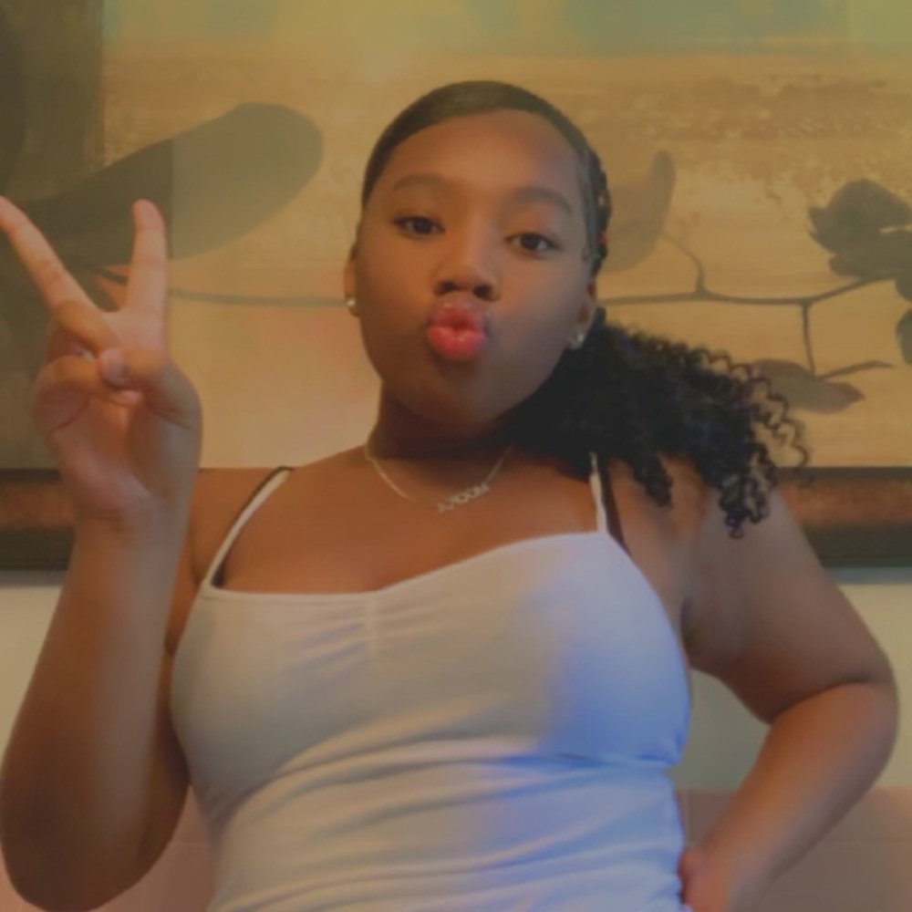 Meet your Posher, Kamari